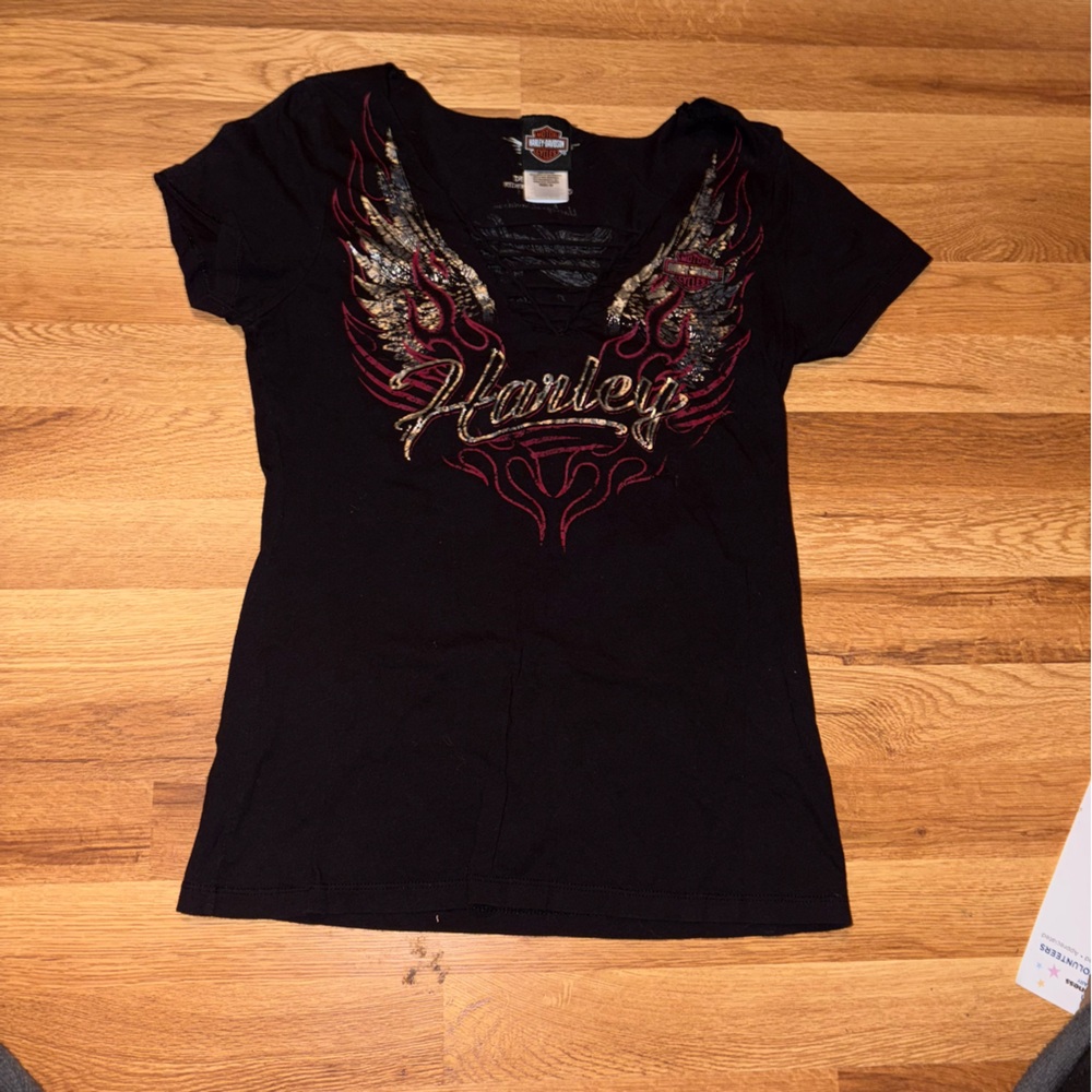Harley-Davidson Black Tee with Red and Gray Graphics